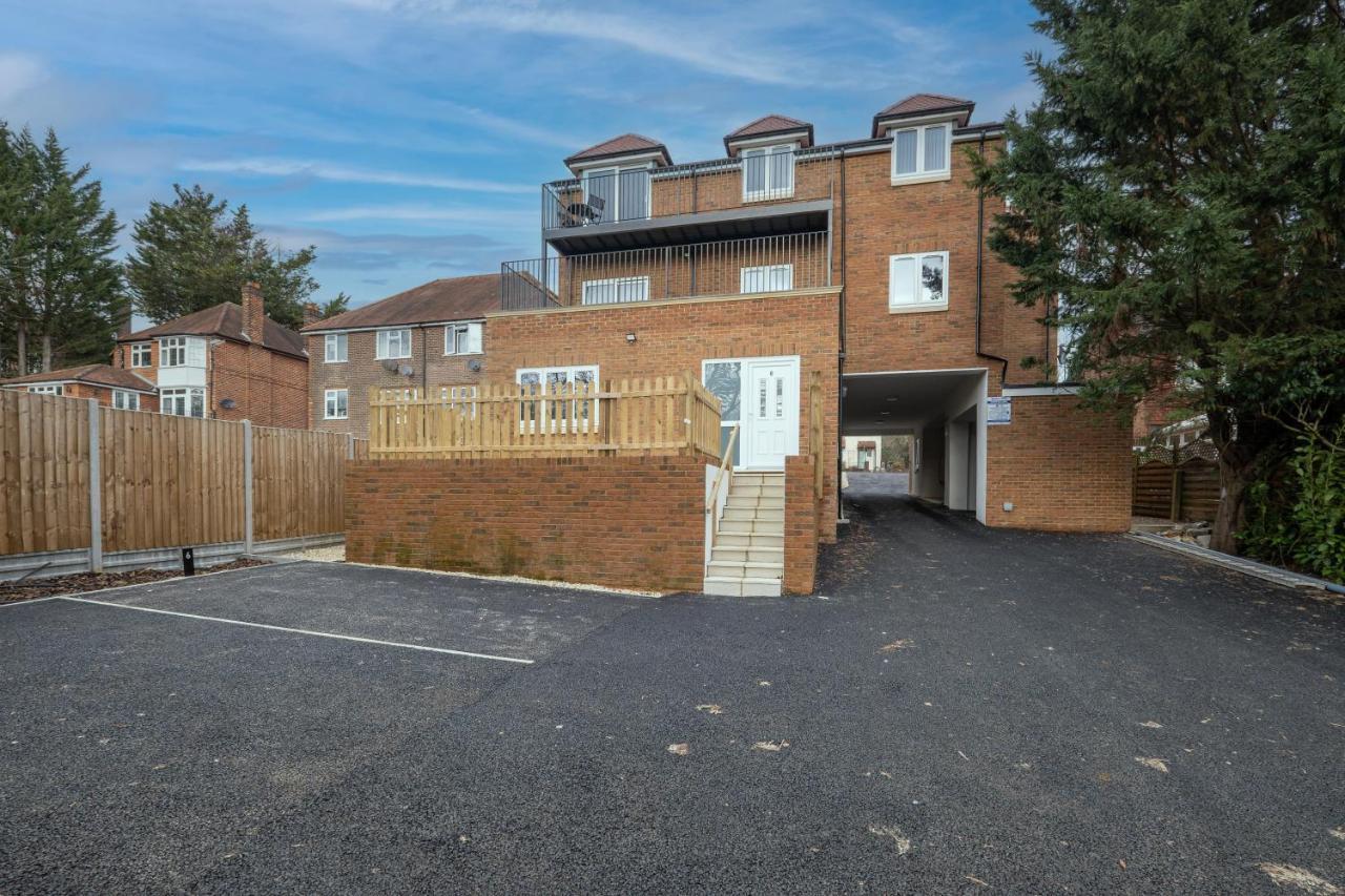 2 Bedroom Penthouse With Parking High Wycombe By 360Stays Exteriör bild