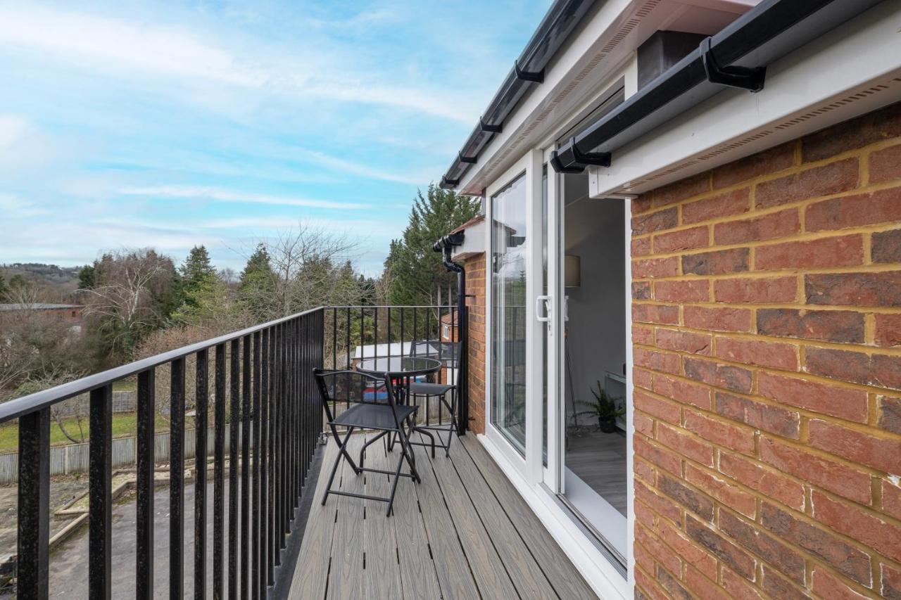 2 Bedroom Penthouse With Parking High Wycombe By 360Stays Exteriör bild