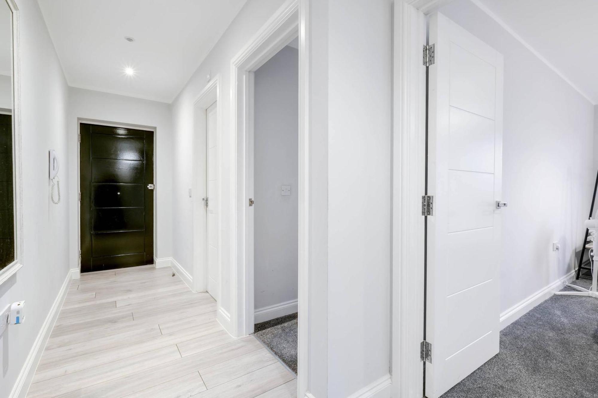 2 Bedroom Penthouse With Parking High Wycombe By 360Stays Exteriör bild