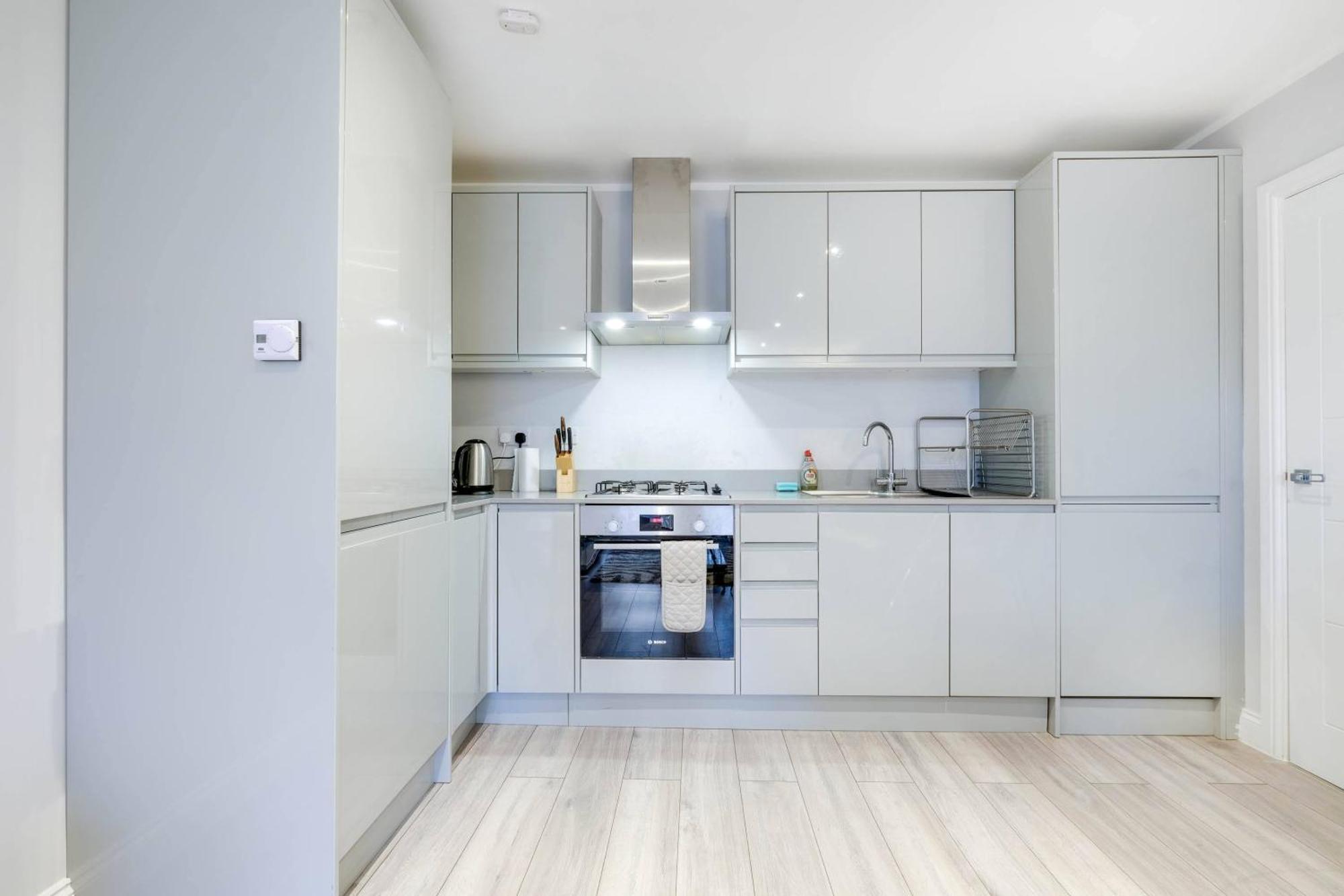 2 Bedroom Penthouse With Parking High Wycombe By 360Stays Exteriör bild
