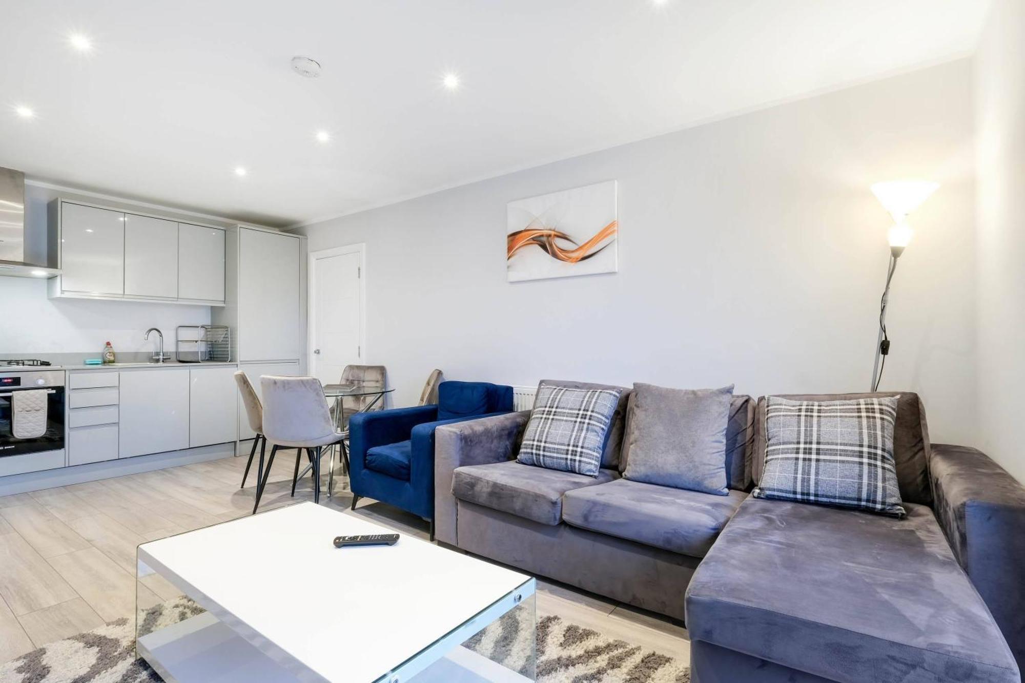 2 Bedroom Penthouse With Parking High Wycombe By 360Stays Exteriör bild