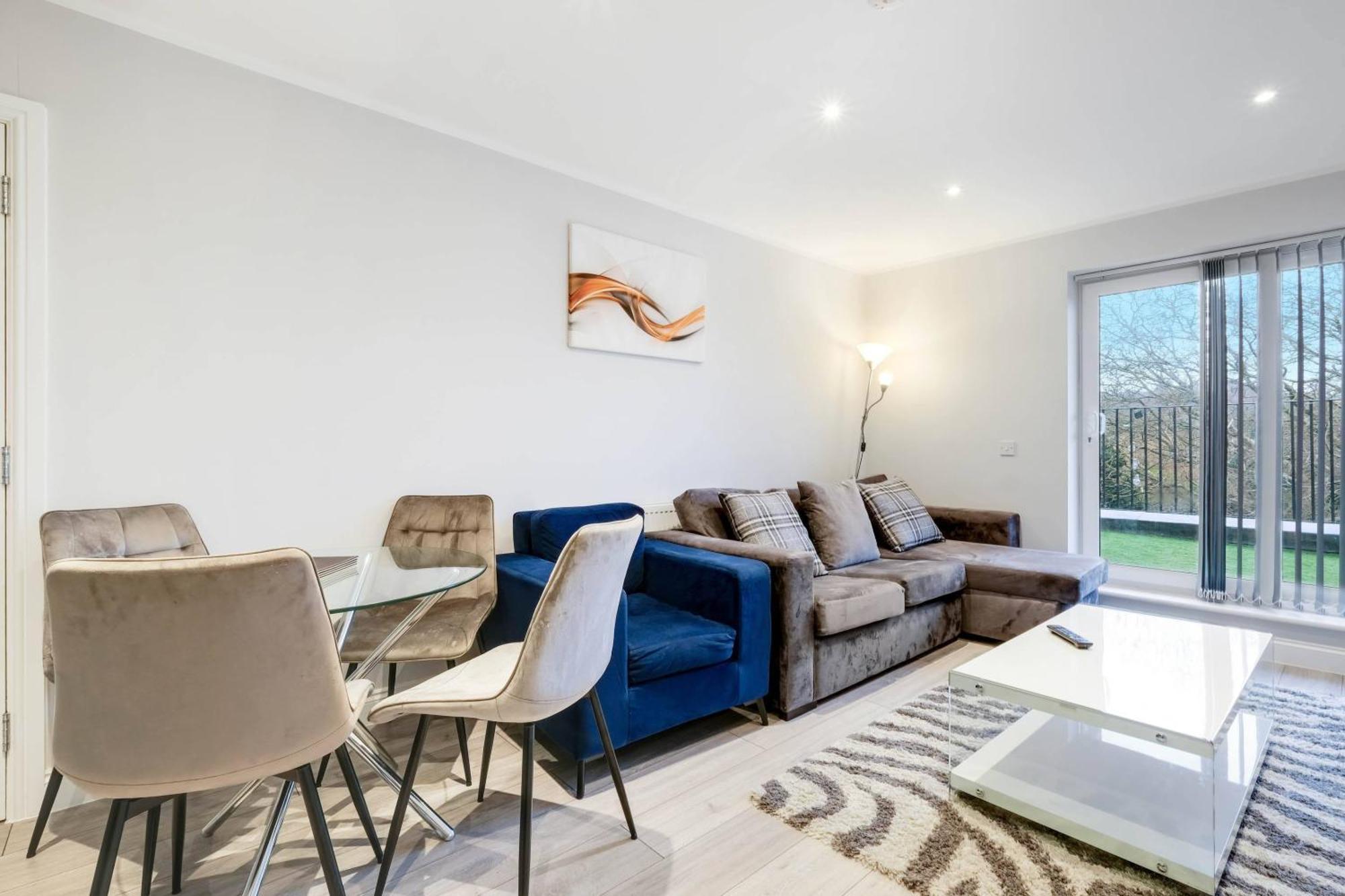 2 Bedroom Penthouse With Parking High Wycombe By 360Stays Exteriör bild