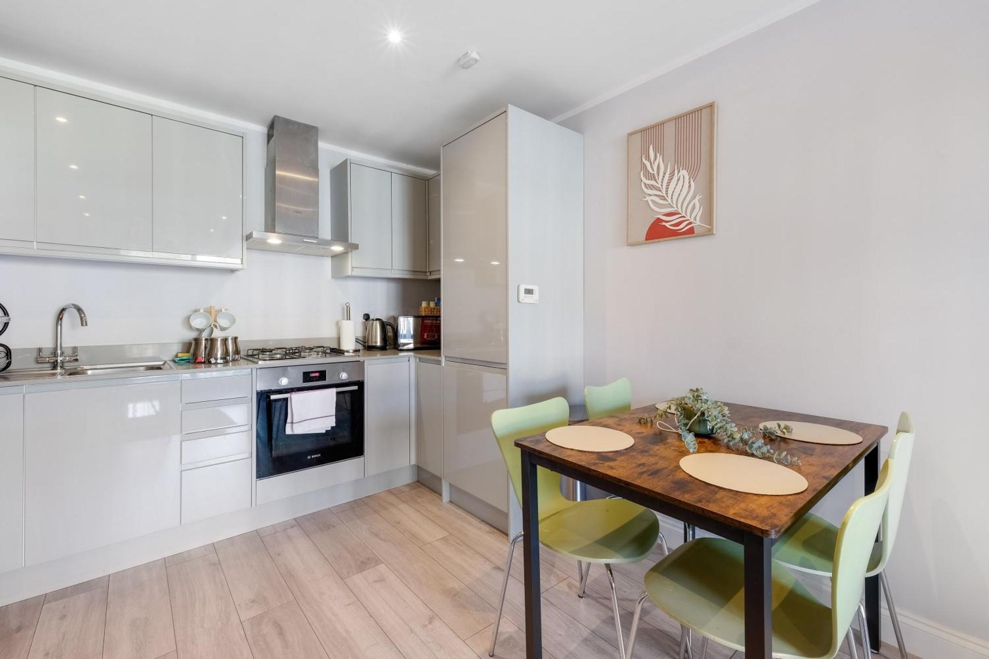 2 Bedroom Penthouse With Parking High Wycombe By 360Stays Exteriör bild